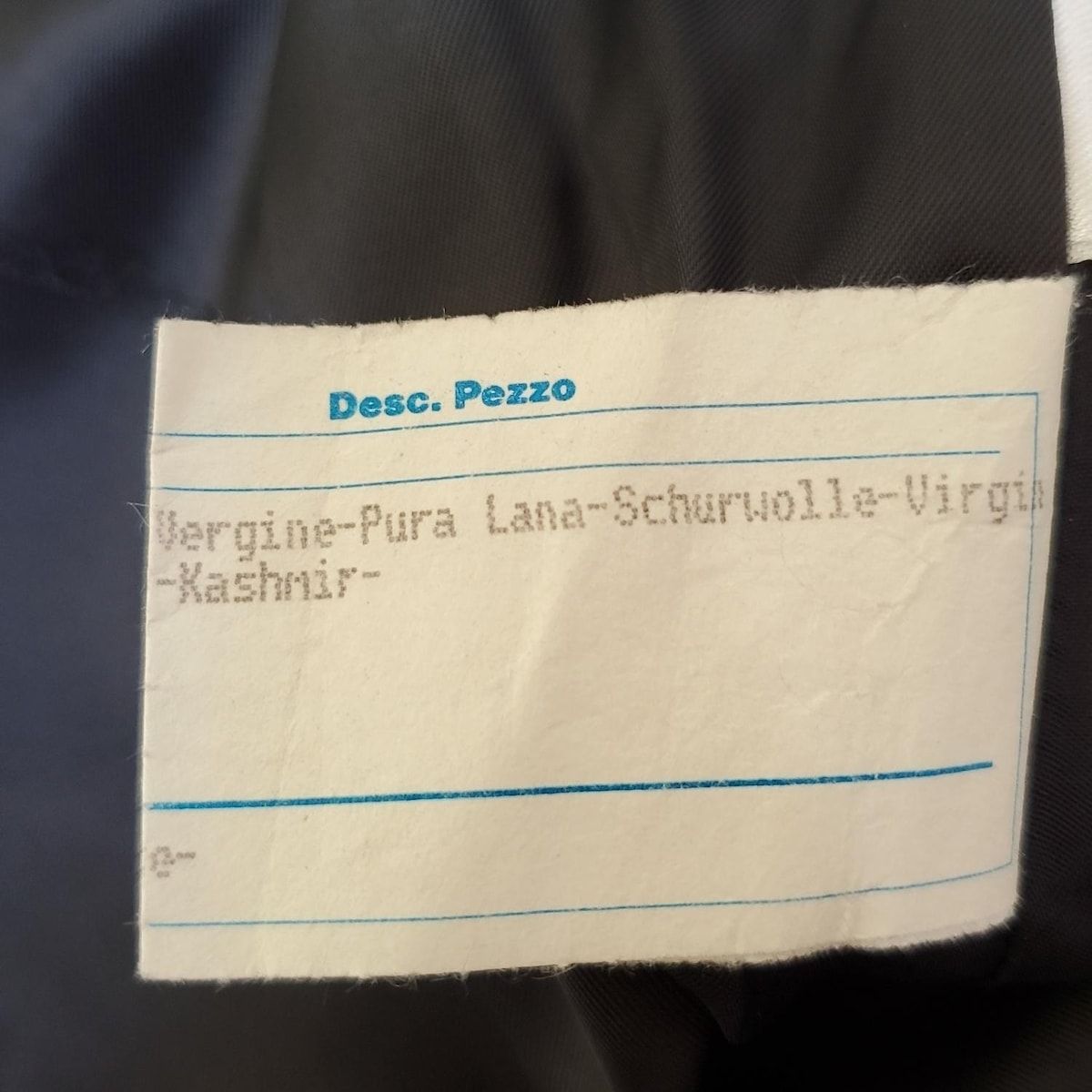 - ダークグレー