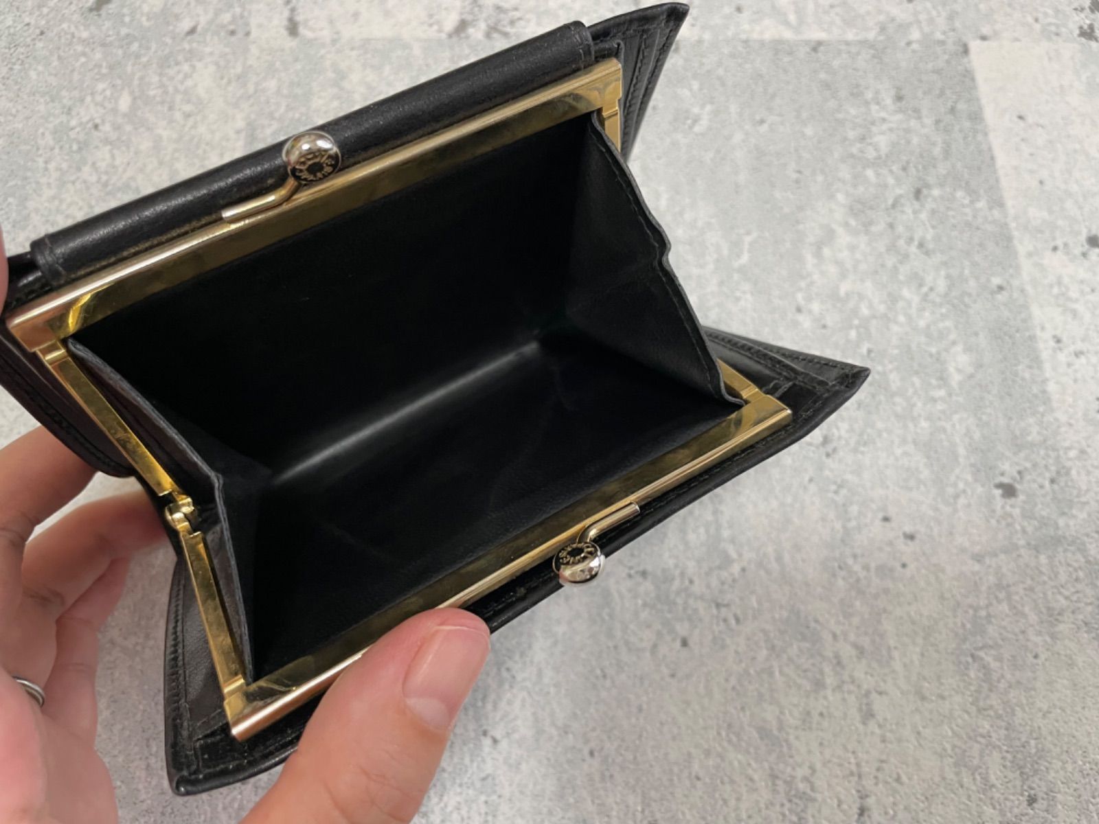 美品 CELINE セリーヌ ラウンドボタン がま口財布　(BLACK) CELINE ラウンドボタン がま口財布 (ブラック) - メルカリ