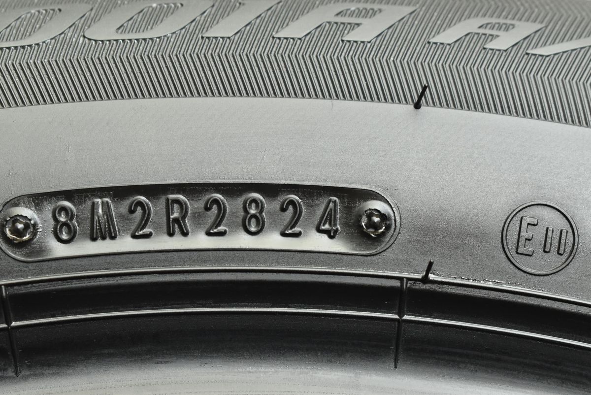 デリカD5新車はずし225/55R18 ヨコハマジオランダー4本 2025年製 2025