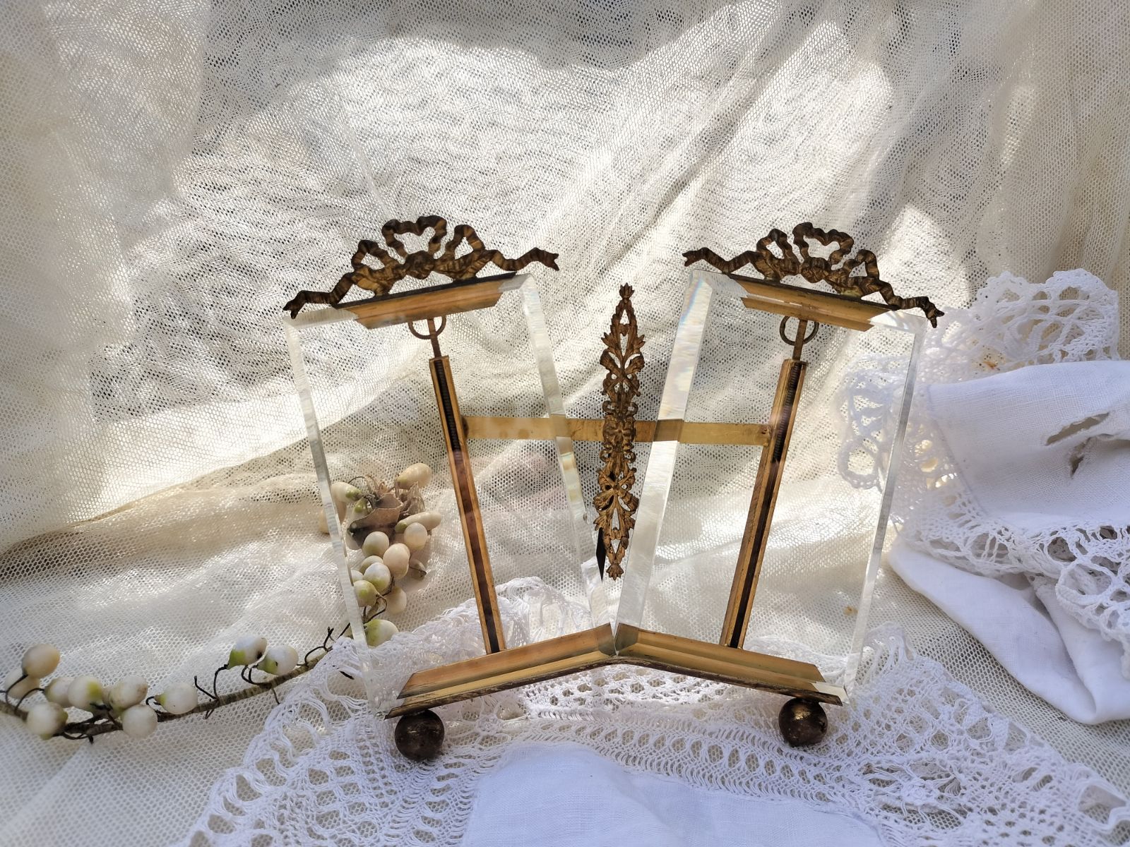 フランス アンティーク クリスタル ダブル リボン装飾 フォト スタンド 1900年 美品