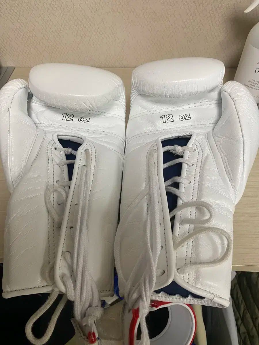 Winning ボクシンググローブ ホワイト12オンス Winning ボクシンググローブ 12オンス ホワイト Winning Lace-up