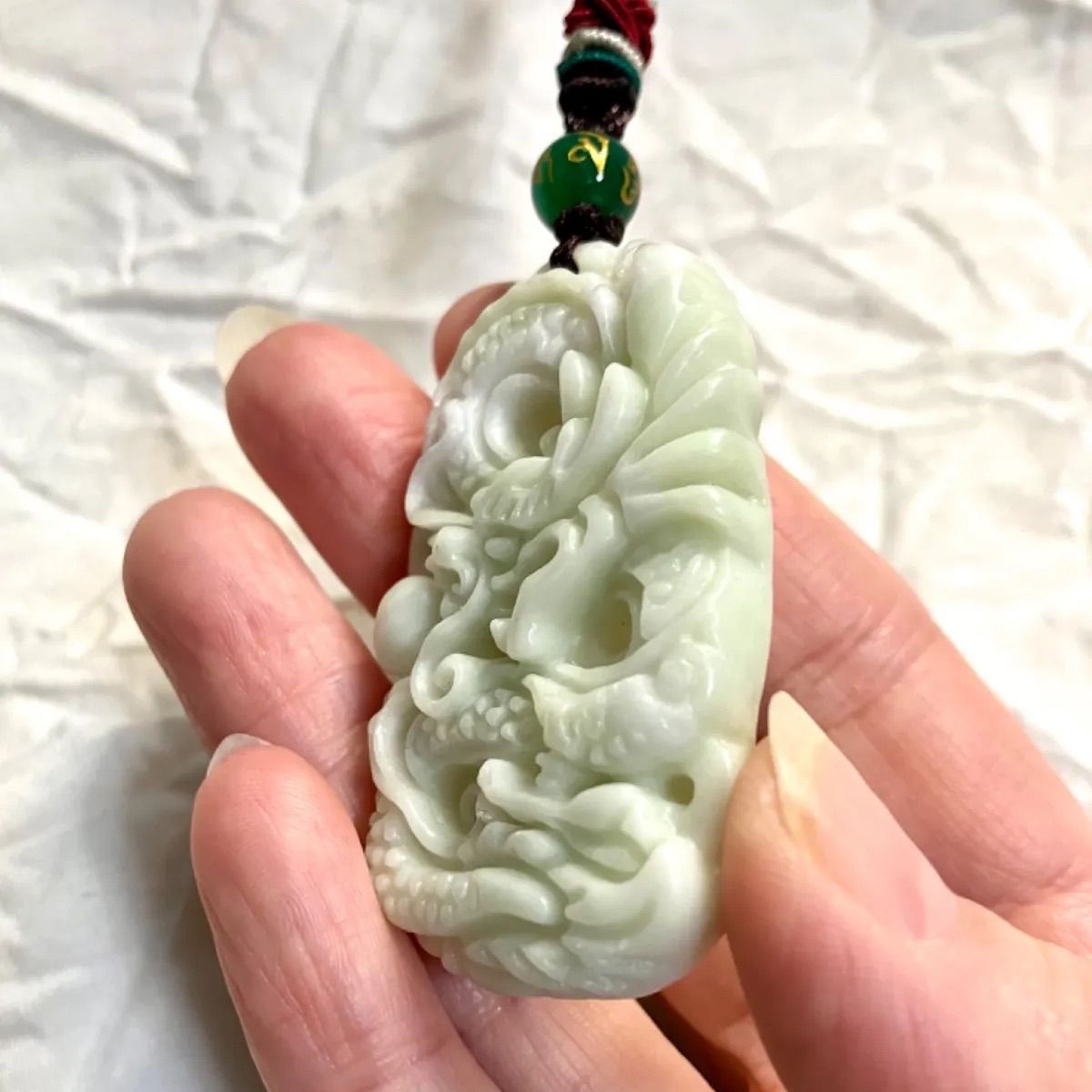 新品 和田翡翠 石彫 ドラゴン 白翠 ペンダント 龍 彫刻 開運 厄除け 