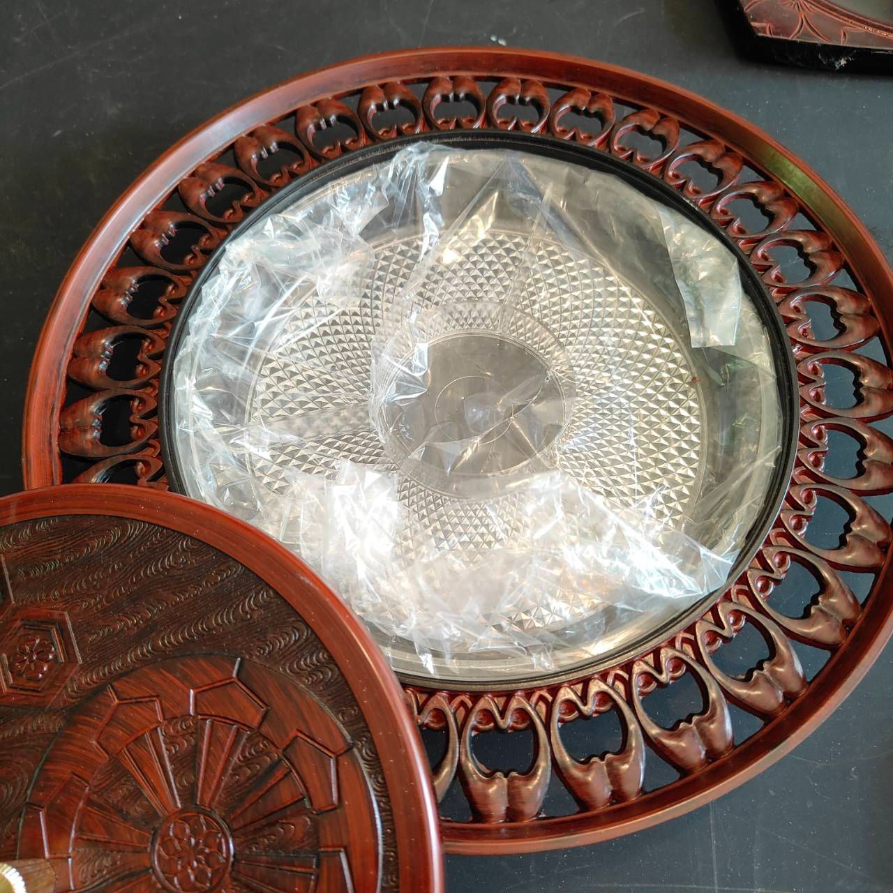 中国古美術・漆器箱付珍品古蔵珍しい高浮彫り龍・鼈甲コオロギ缶案頭・置物・文房具 中国古美術・漆器箱付珍品古蔵珍しい高浮彫り龍・鼈甲コオロギ缶