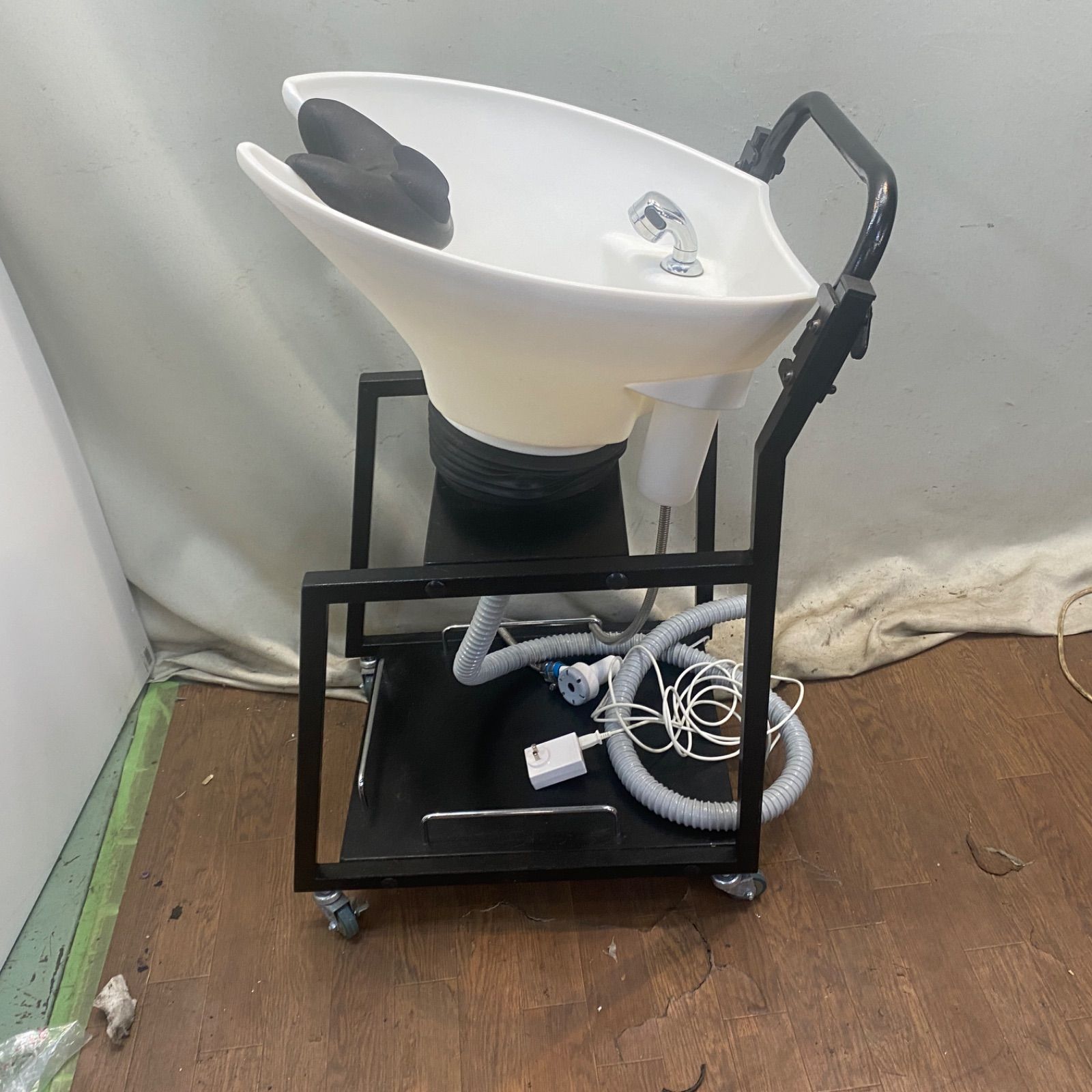 訪問美容にも最適 移動式シャンプー台