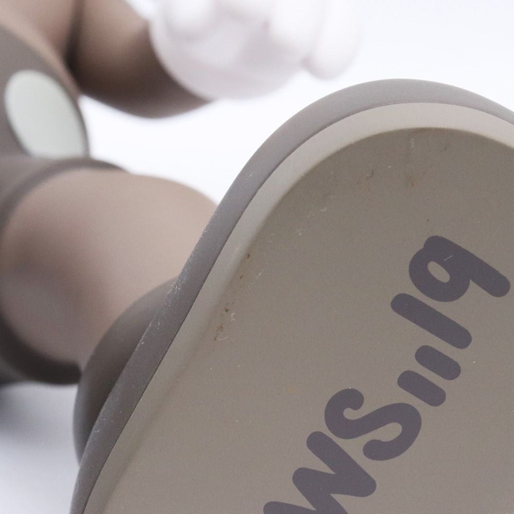 KAWS ALONG THE WAY BROWN - メルカリ