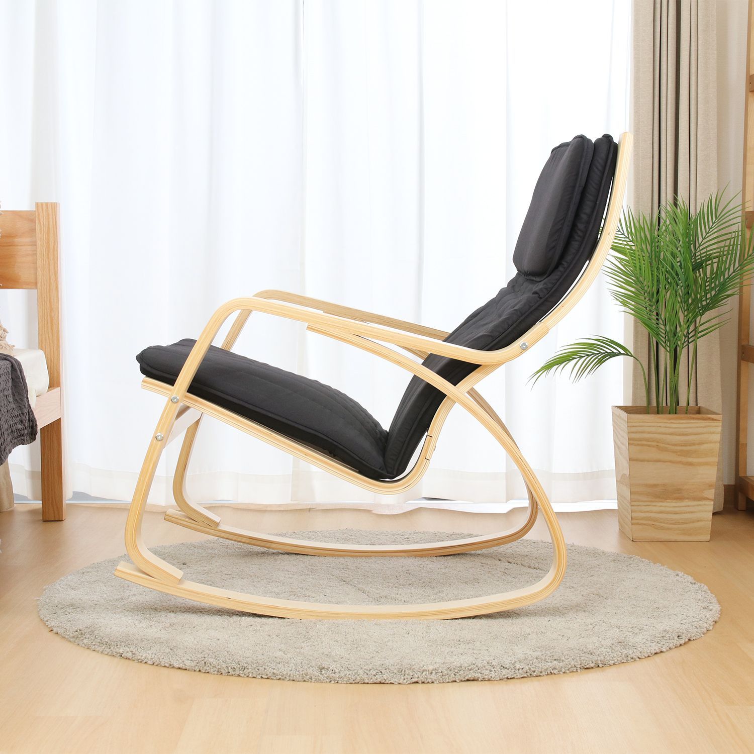 ストア 心地よい揺れでリラックス。木製ロッキングチェア！