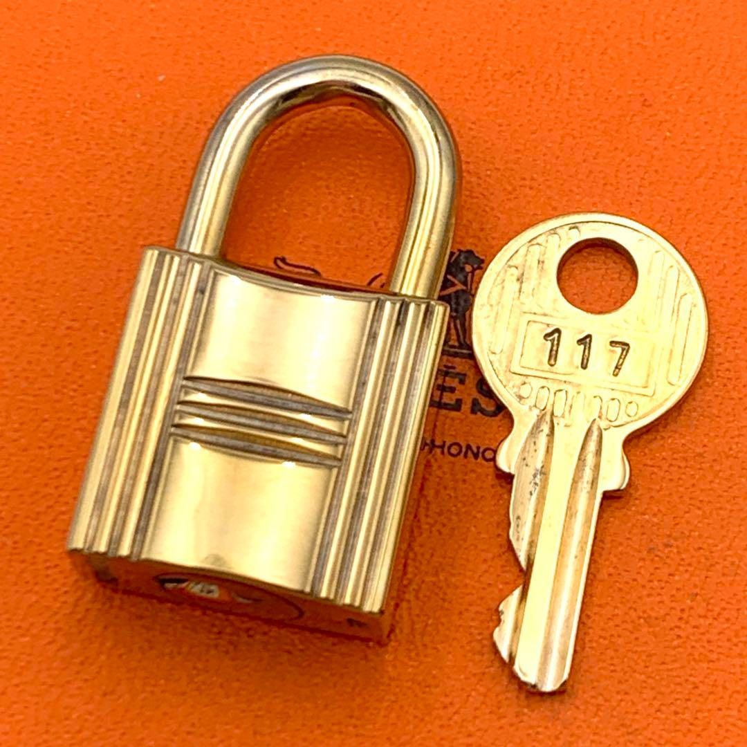 HERMES エルメス カデナ 24Kメッキ No.117 117番 鍵付き 南京錠 パドロック ゴールド チャームラウン M46560