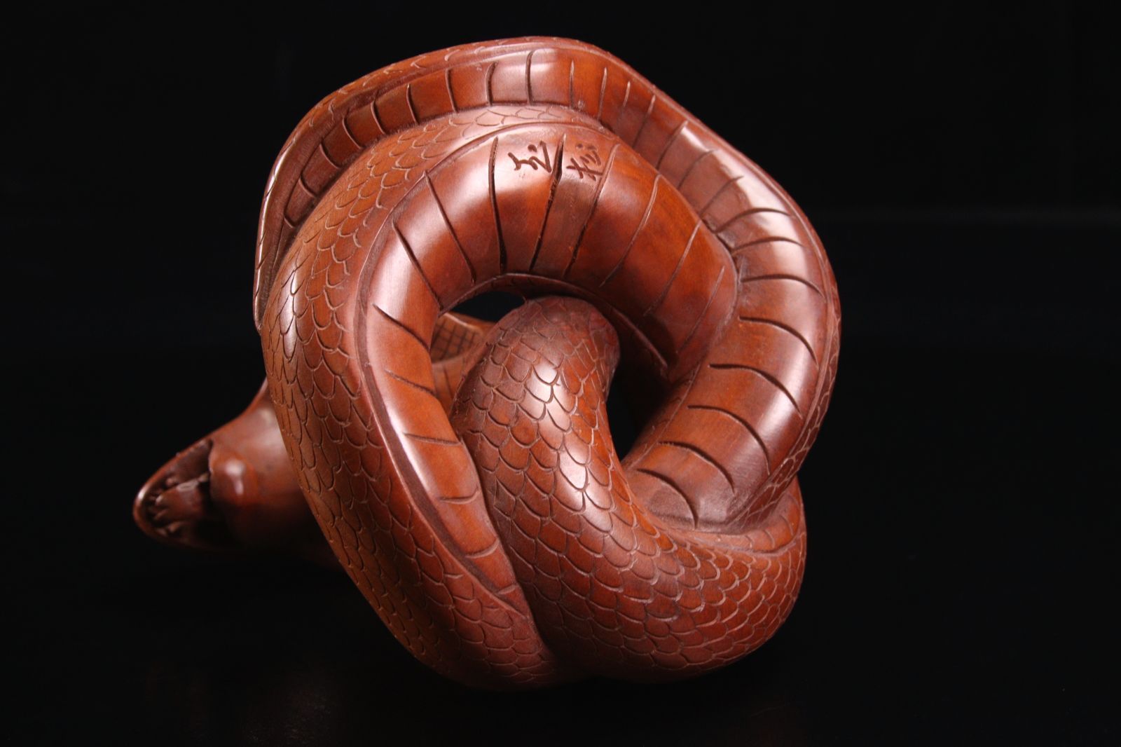 旧家蔵出古美術　盤山龍·藏龍 細工彫刻　寿山石 時代物　アンティーク　骨董品 旧家蔵出『清 寿山石 田黄石彫り 飛龍在天印材 置物 滄門作款 共