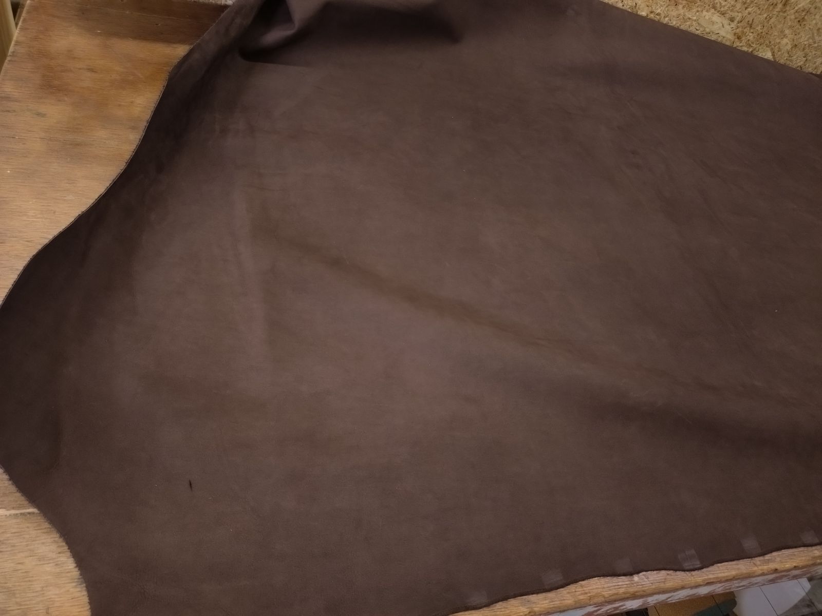 ダークブラウン