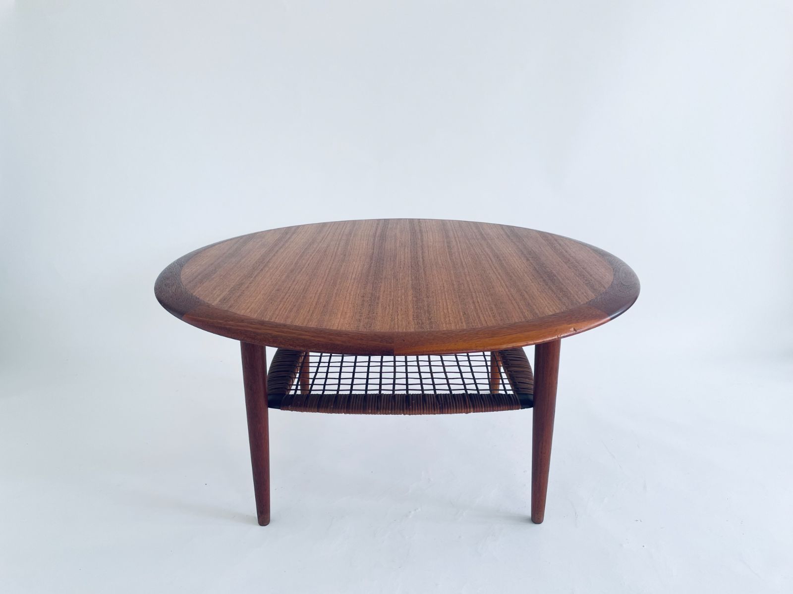 - Rattan