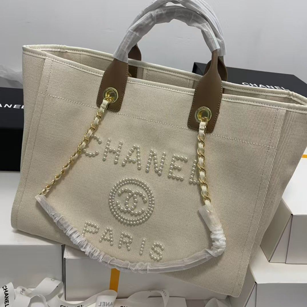 CHANEL ショルダーバッグ パールビジュ付 お値下げしました✨美品CHANEL パール付きショルダーバッグ
