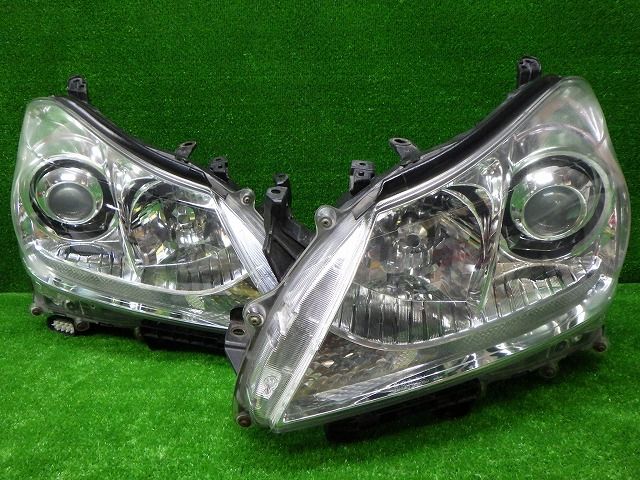 トヨタ URS206 200系 クラウンマジェスタ後期 純正フロント グリル