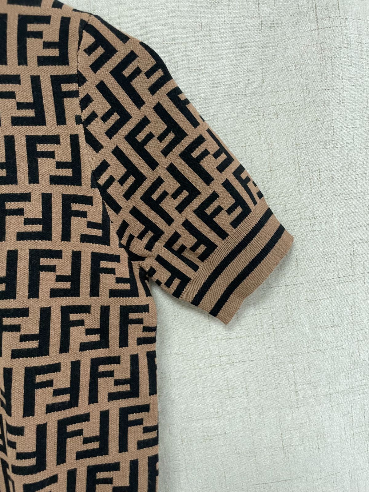 美品FENDI フェンディ 半袖 ニット FFロゴ ズッカ柄 - メルカリ