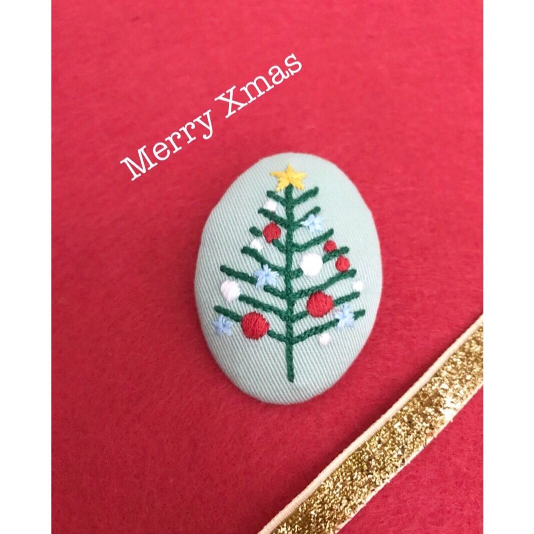 [専用　こり様]くるみボタン 刺繍 ブローチ フェルト クリスマス ツリー 専用 こり様]くるみボタン 刺繍 ブローチ フェルト クリスマス ツリー