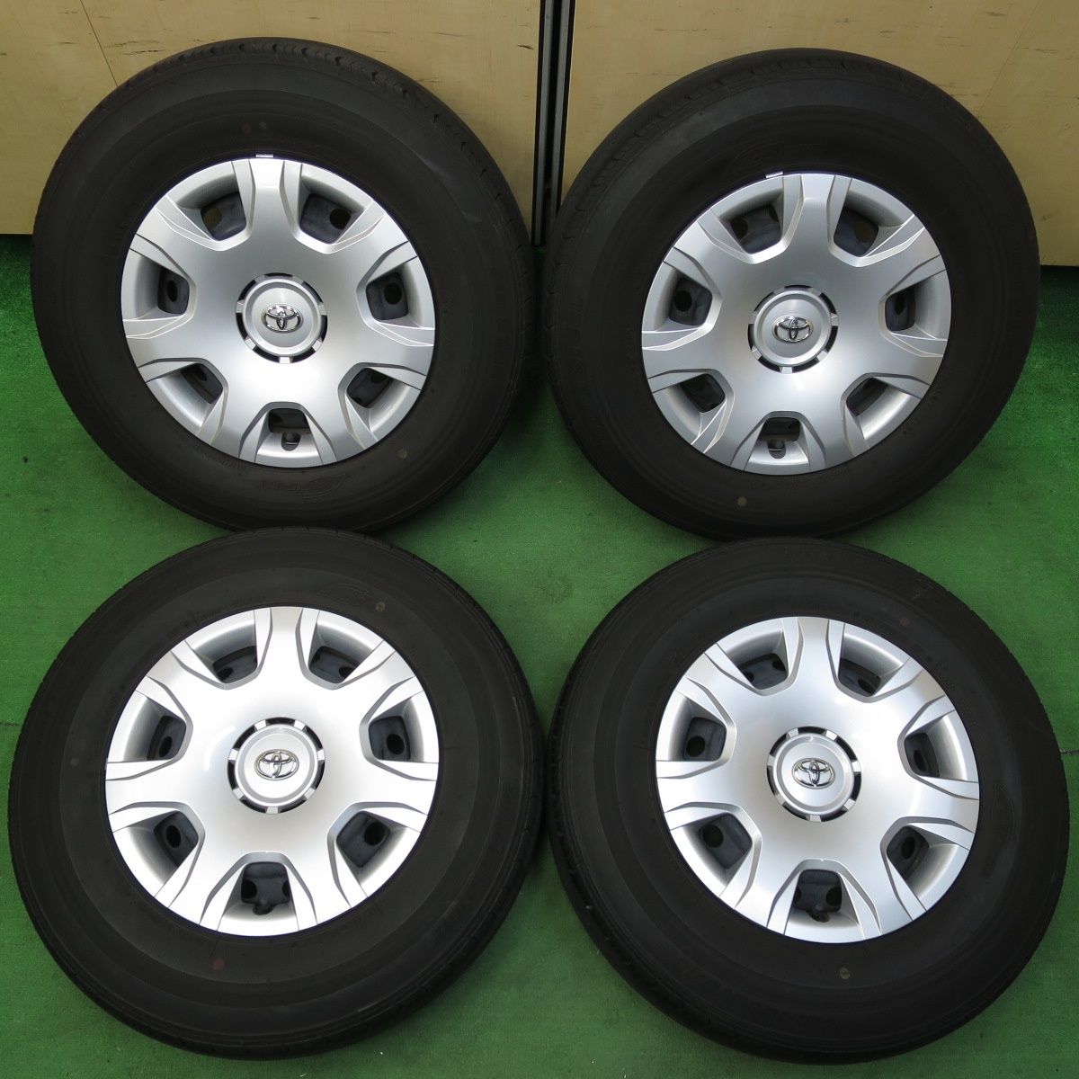 深溝 希少 稀少 スパイク カップピン 215/65R15 ハイエース 4本 深溝 希少 稀少 スパイク カップピン 215/65R15 ハイエース 4本