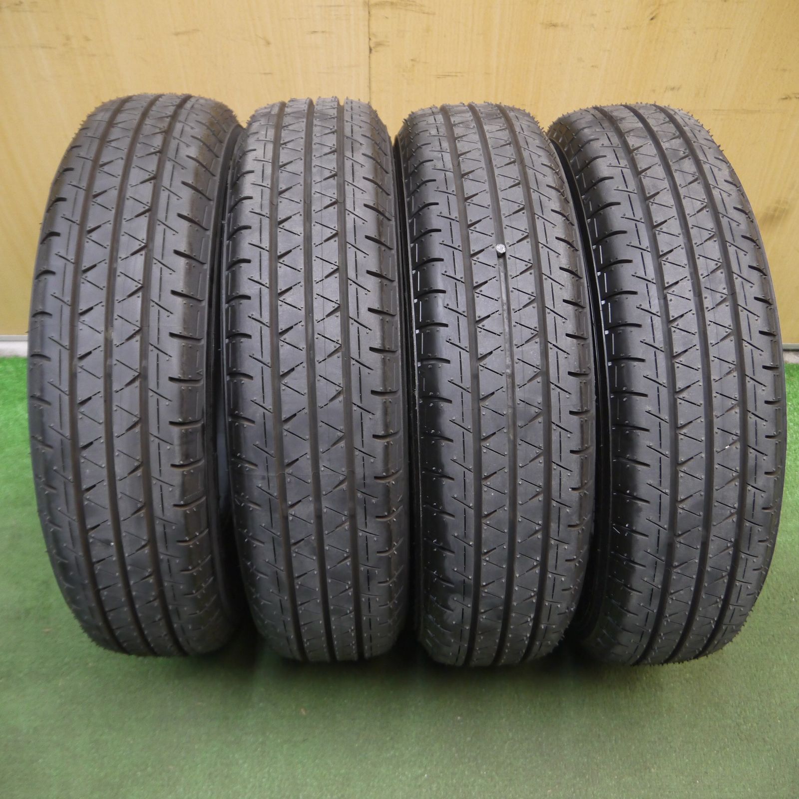 *送料無料*新車外し！23年145/80R12 80/78N ヨコハマ BluEarth-Van RY55 タイヤ 12インチ 小型 トラック バン 等3122709Hノタ