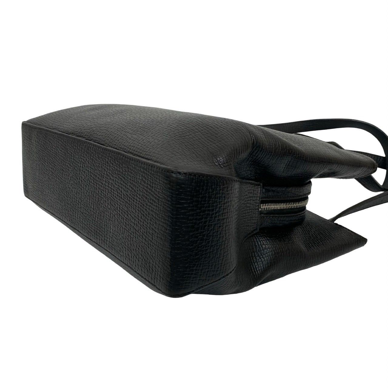 【極美品】LOEWE ブラック レザー ハンドバッグ　ロゴ　シボ革　黒　本革 極 美品 希少品 LOEWE ロエベ ロゴ 刻印 レザー 本革 ラウンド