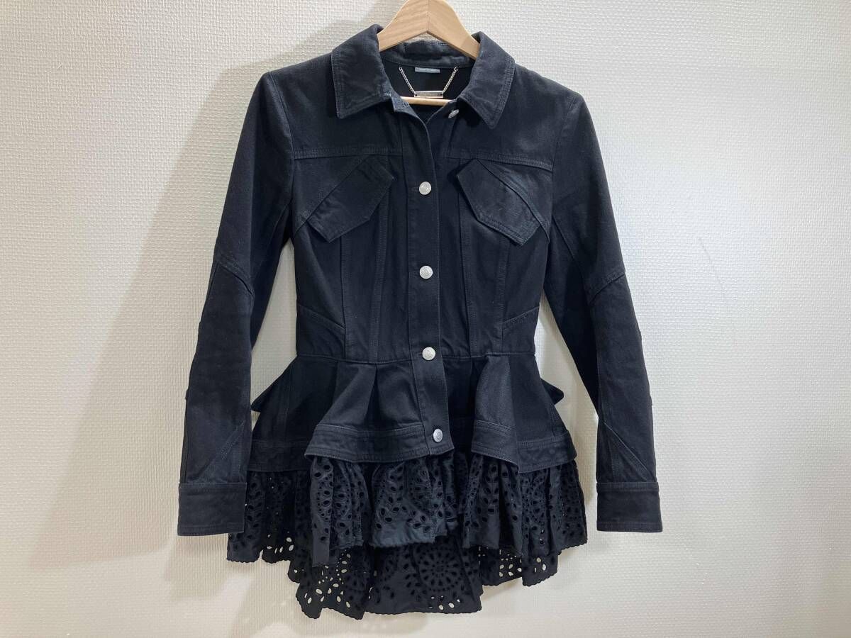 【関税込み】McQueen ブルー ペプラム デニムジャケット McQueen: ブルー ペプラム デニムジャケット | SSENSE 日本