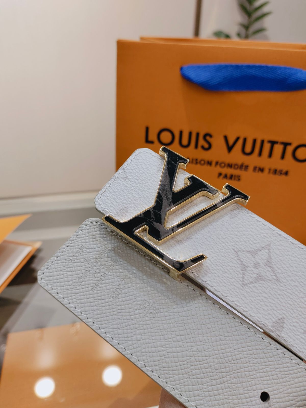 今日WTO】Louis Vuitton Monogram Reverse ダブルフェイスベルト