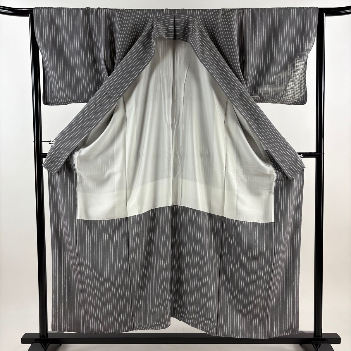 正絹　横段繋ぎ幾何学模様　袷　紬の付け下げ（身丈肩から163.5㎝） 紬 身丈170cm 裄丈70cm L 袷 袋帯セット 格子 花 灰茶 正絹 美品