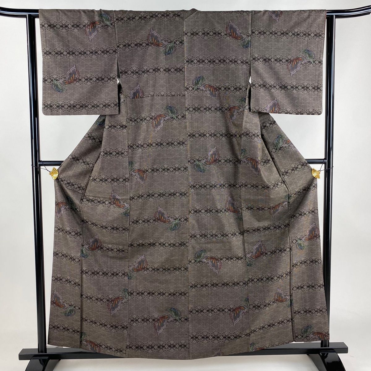 大島紬 身丈160cm 裄丈62cm S 袷 純泥染 証紙 蝶 幾何学模様 焦茶色 正絹 秀品