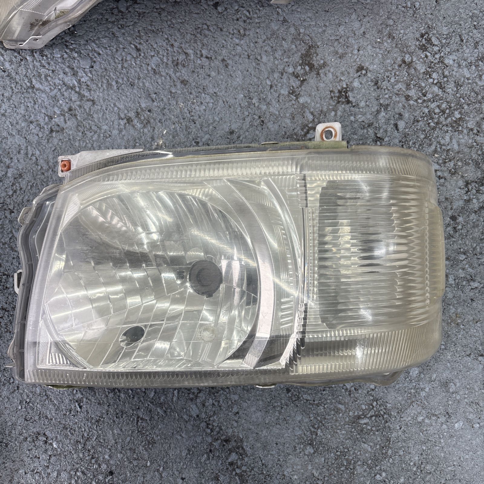 トヨタ 200系 ハイエース 純正ヘッドライト 1型2型 ⑩