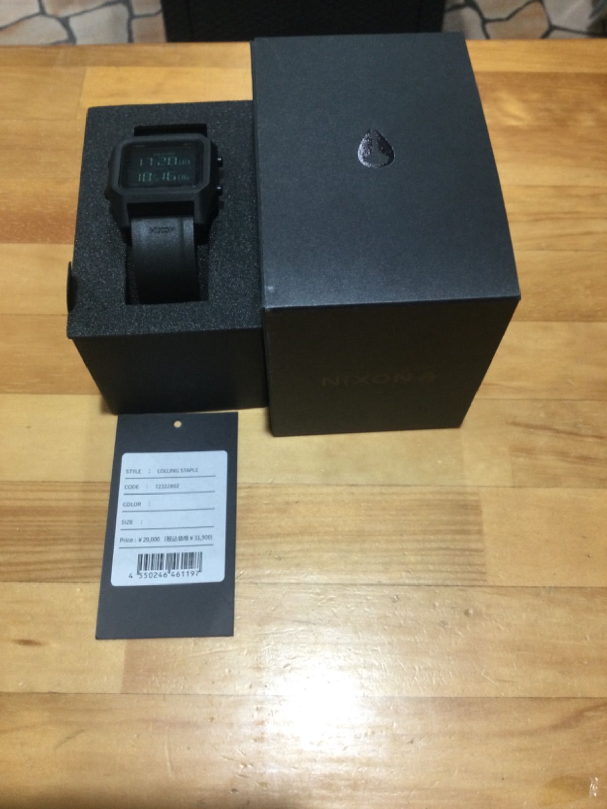 NOMADIK × NIXON LOLLING STAPLE