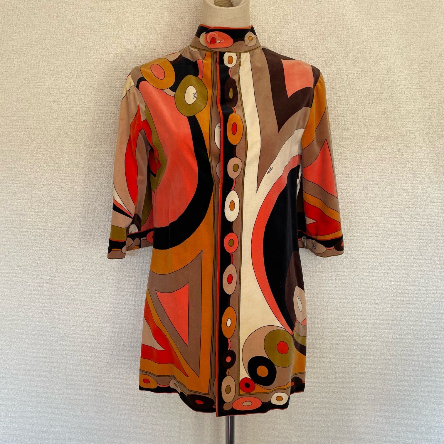 エミリオプッチ　ヴィンテージ　トップス エミリオプッチEMILIO PUCCI フロントプッチ柄切替VネックT