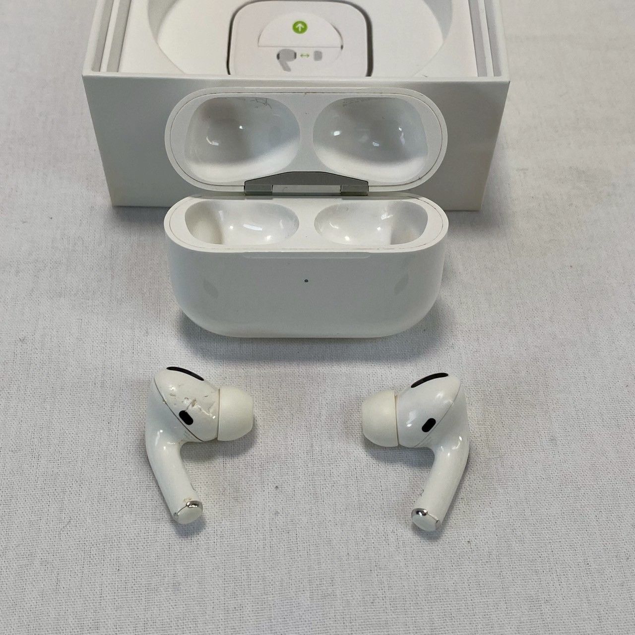 AirPods Pro（第2世代）箱付き　ジャンク品 AirPods第2世代本体 ホワイト（AirPods pro 2 第2世代）本体