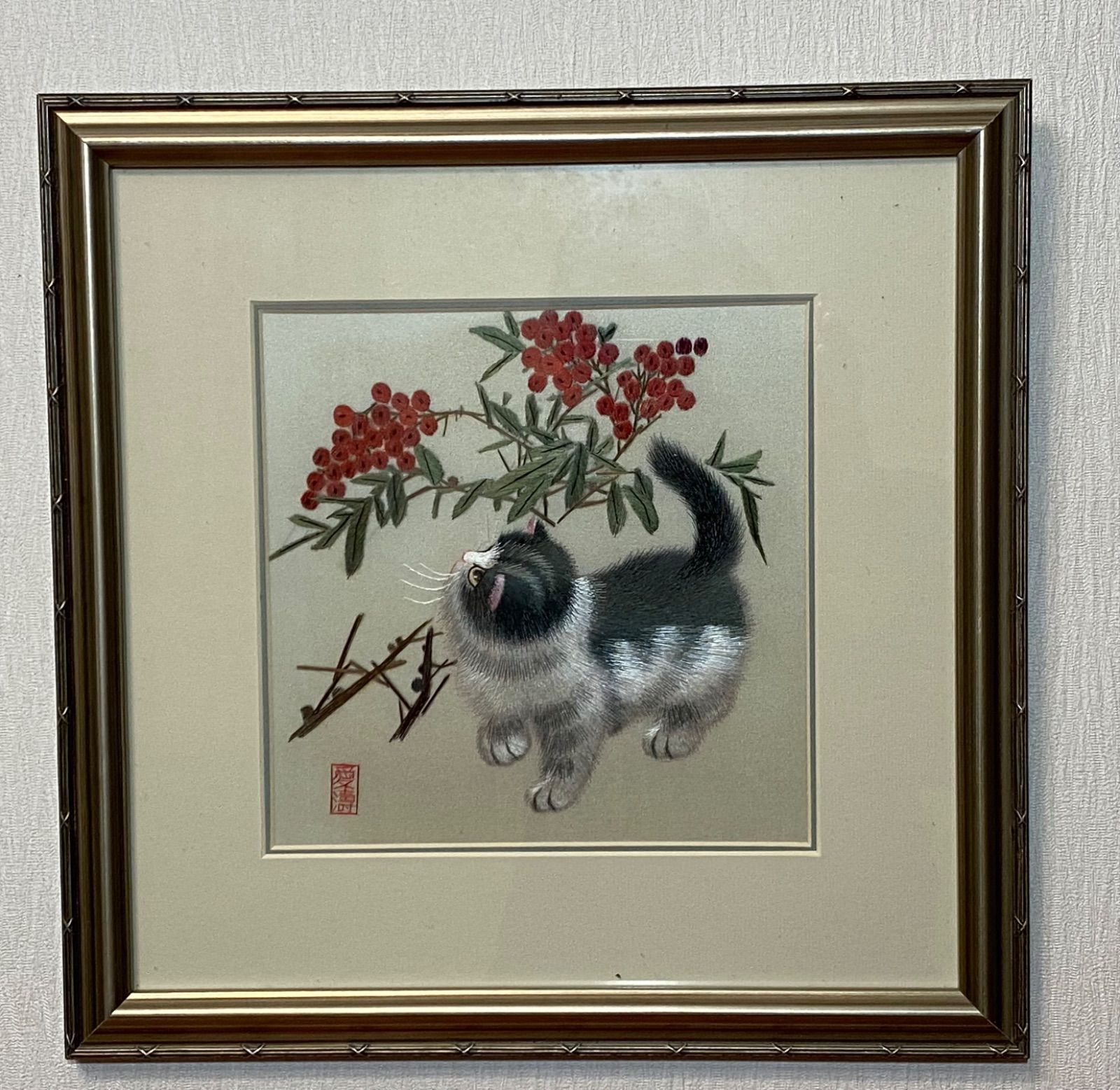 猫(ねこ)壁掛け刺繍シルク芸術作品アート　この絵は緻密な模様と上品な柄です。 猫(ねこ)壁掛け刺繍シルク芸術作品アートこの絵は緻密な模様と