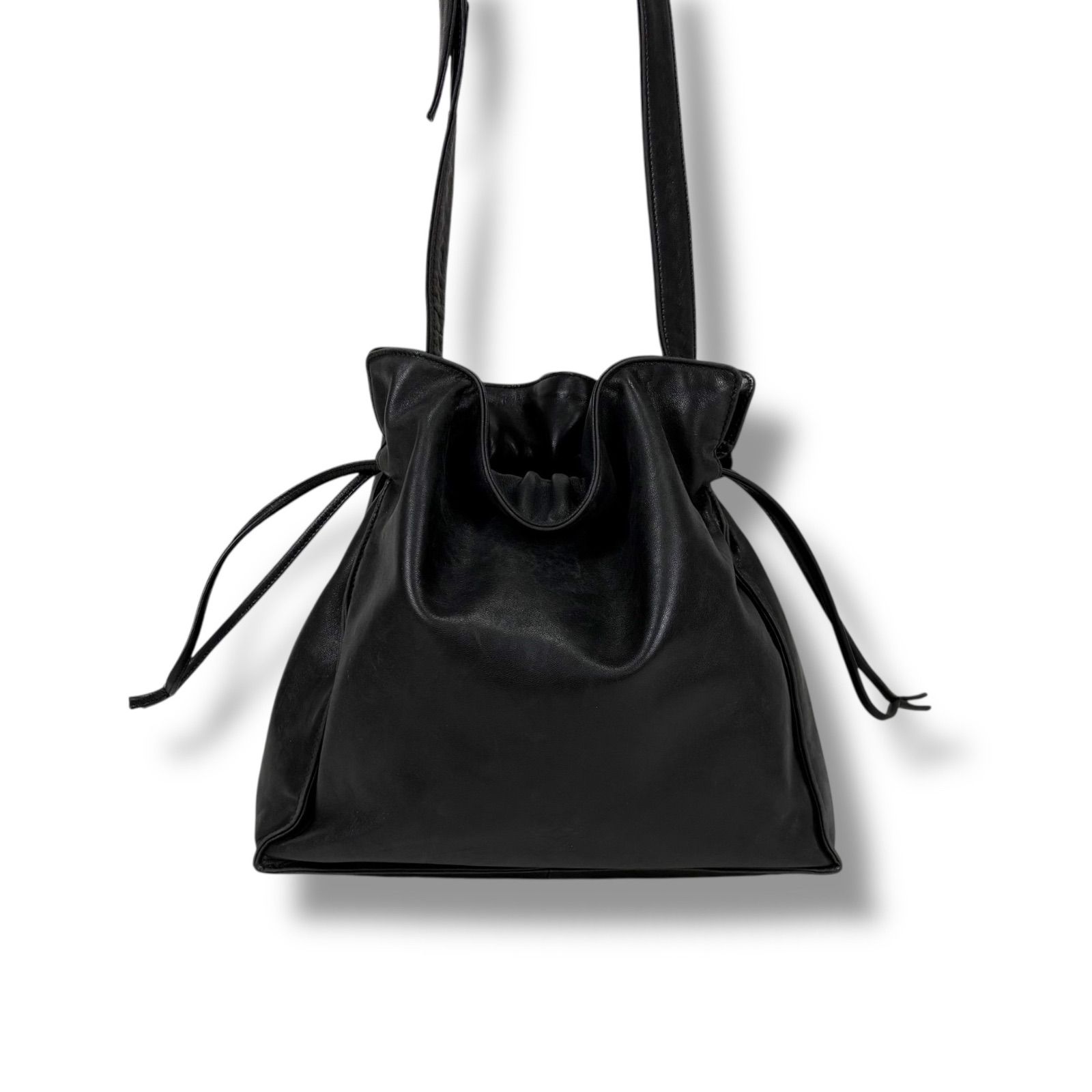 ロエベ LOEWE 巾着型　ショルダーバッグ　アナグラムロゴ　ブラック　シボ LOEWE ロエベ ショルダーバッグ 巾着バッグ アナグラム ロゴ