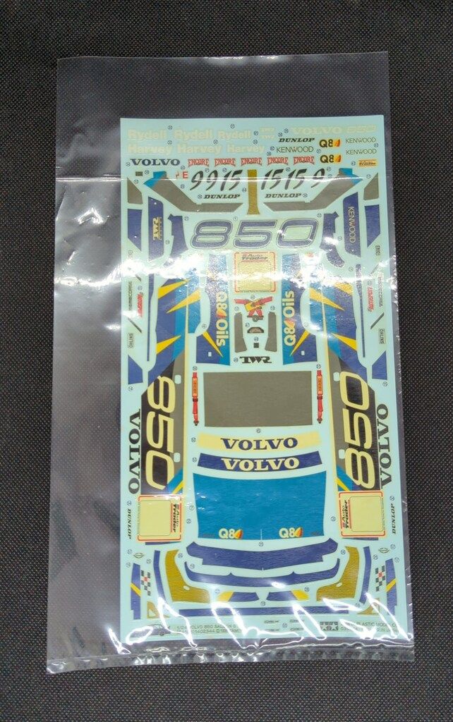 タミヤ　ボルボ 850 サルーン　BTCC 未組立て　箱イタミ　デカールイタミ タミヤ ボルボ 850 サルーン BTCC 未組立て 箱イタミ デカール