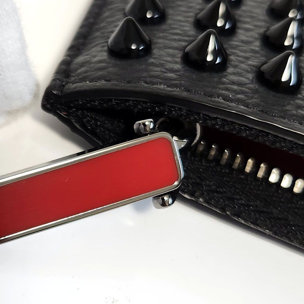 大人気！Christian Louboutin 定番スタッズフラグメントケース 大人気！Christian Louboutin 定番スタッズフラグメントケース