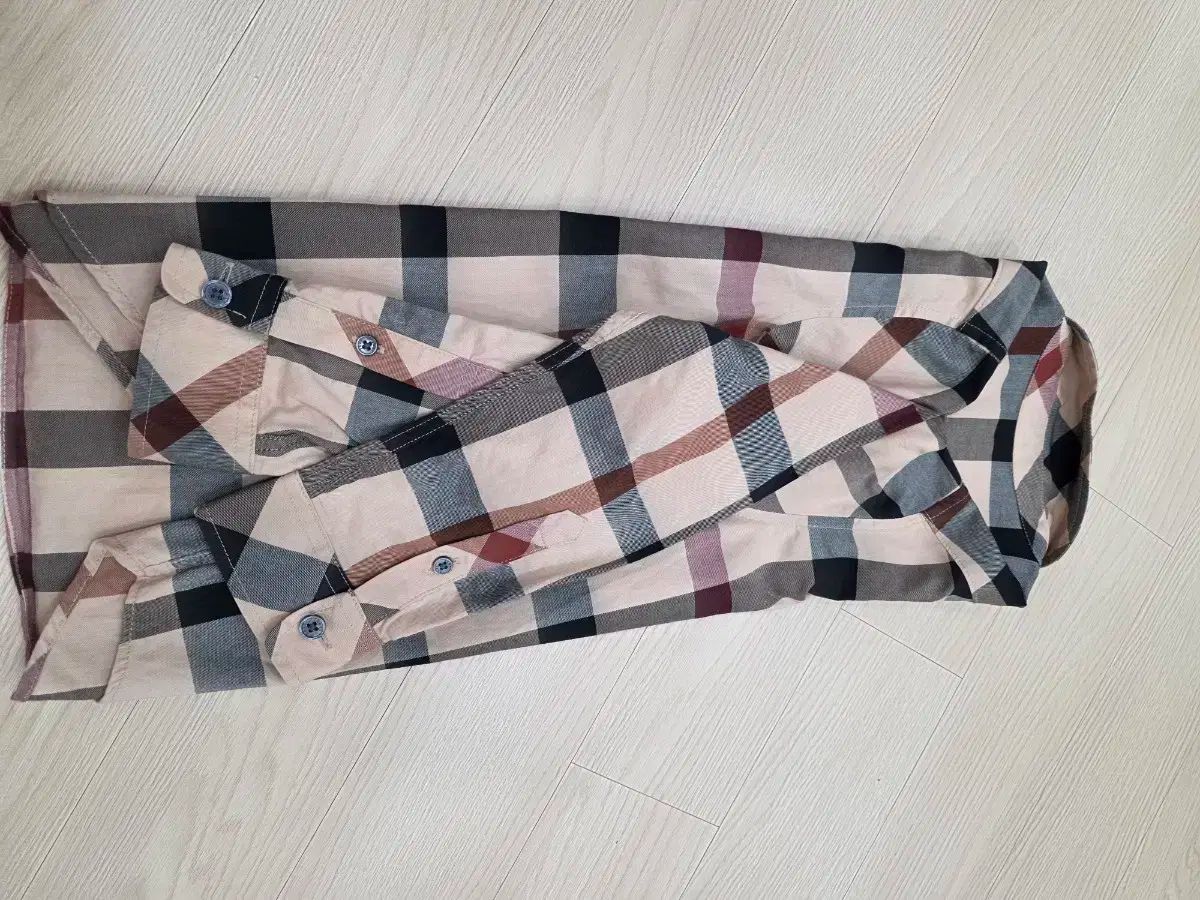 長袖シャツです