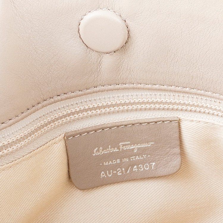 人気の福袋 【高い素材】 新品、未使用 【良品】Ferragamo ヴァラ