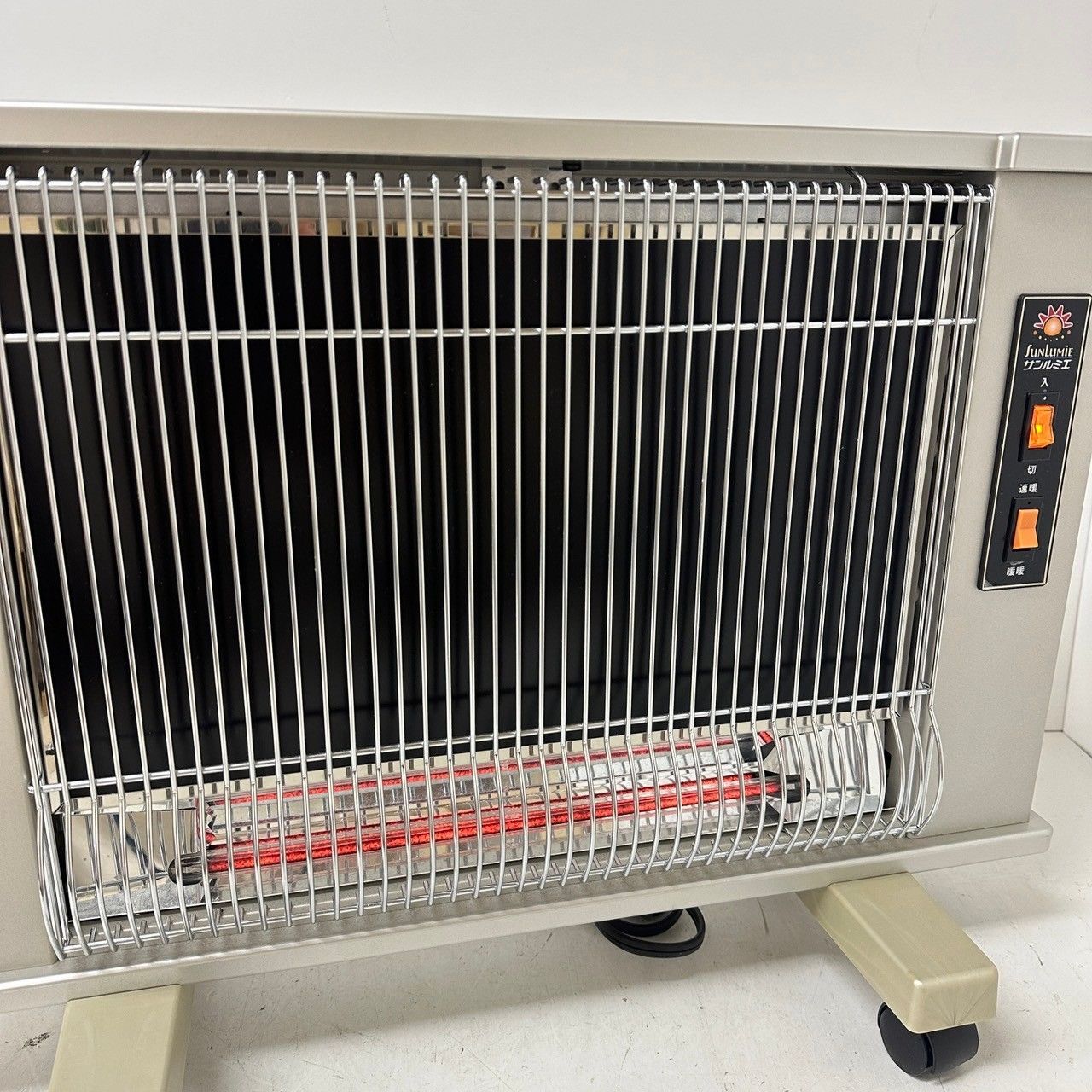 サンルミエ　暖炉型速暖　遠赤外線暖房器　ヒーター　5657