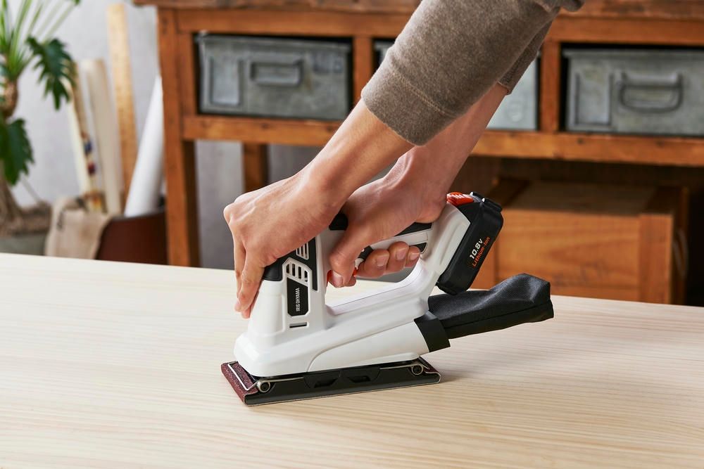  アイリスオーヤマ 共通バッテリーシリーズ オービタルサンダー 10.8 V 充電式 バッテリー付き コードレスサンダー 3種サンドペーパー付属 8600 min-1 集塵袋付属 ホワイト IRIS OHYAMA JSD 919 その他 バイス クランプ