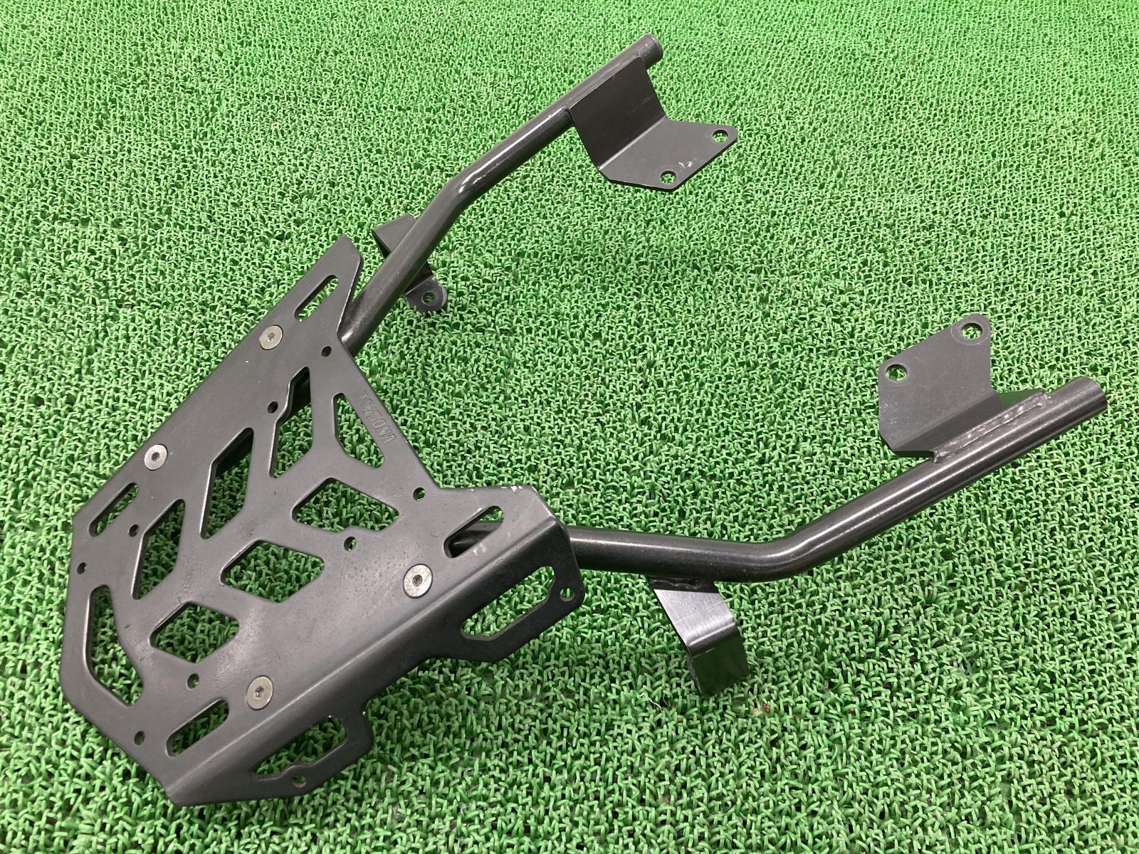 デイトナ製ZRX1200ダエグ リアキャリア 社外 中古 バイク 部品 ZRT20D マルチウイングキャリア DAEG アルミ リアラック 曲がり無し