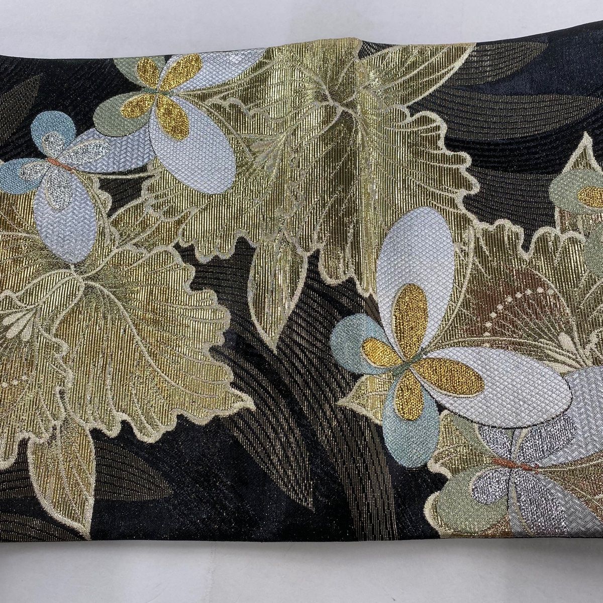 袋帯 秀品 蝶 草花 刺繍 金銀糸 黒 甘かっ 六通 正絹 【中古】