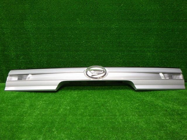 L375S タントカスタム 後期 バックドアガーニッシュ 76802-B2050 01706