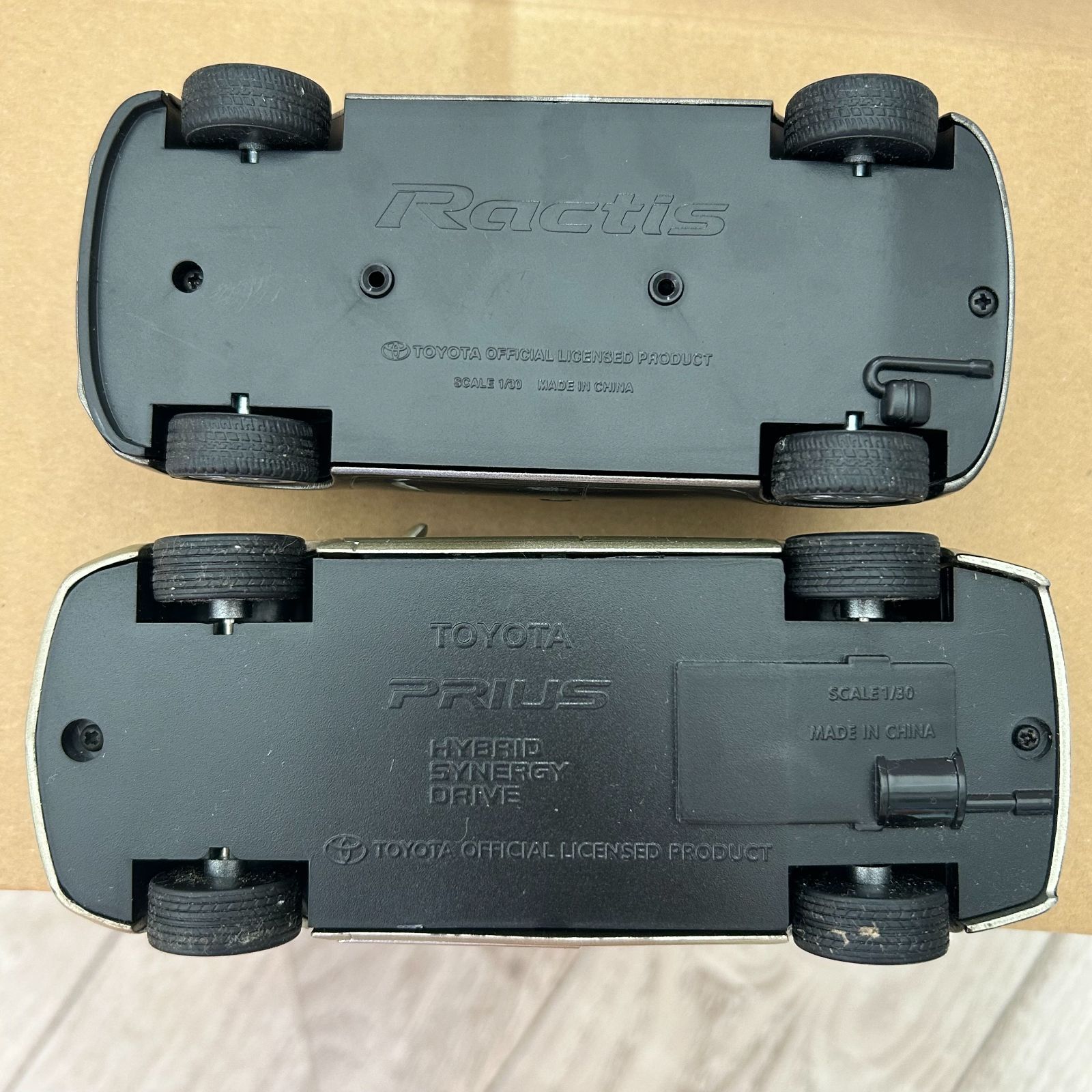 1/30 TOYOTA プリウス＆ラクティス ミニカー 非売品 カラー
