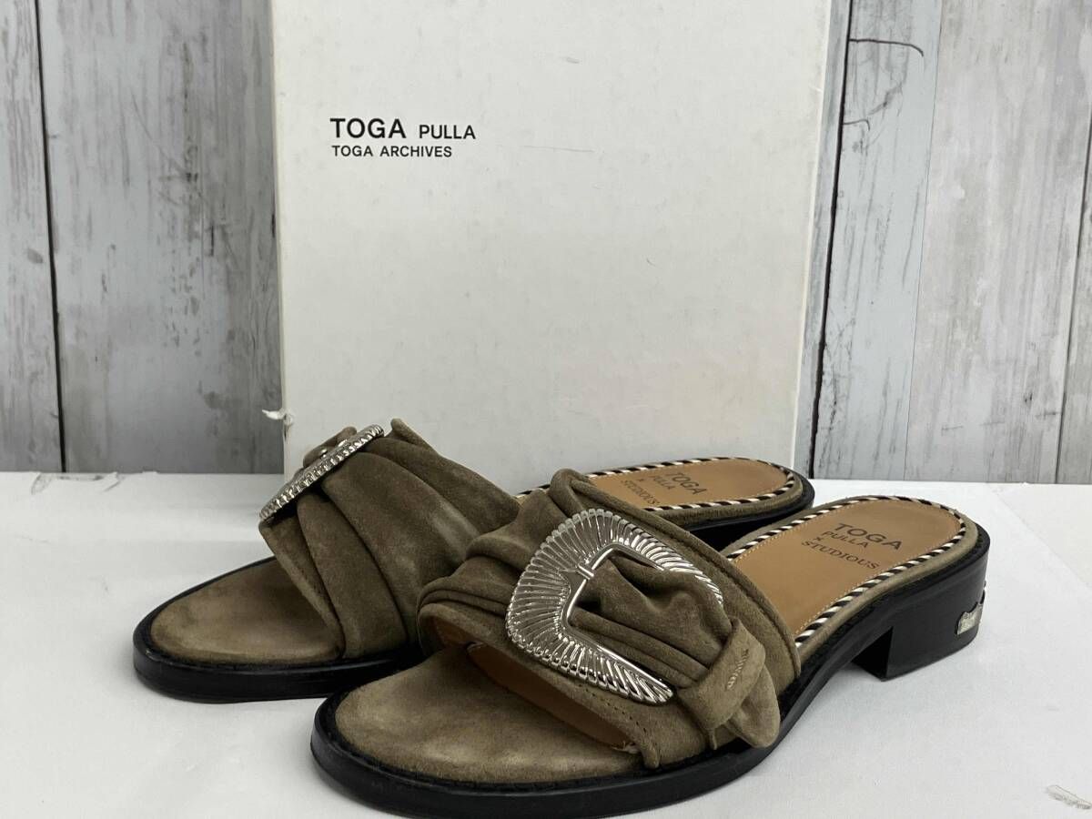 TOGA PULLA × STUDIOUS METAL SANDALトーガプルラ メタルサンダル カーキ スウェードAJ964E サイズ36