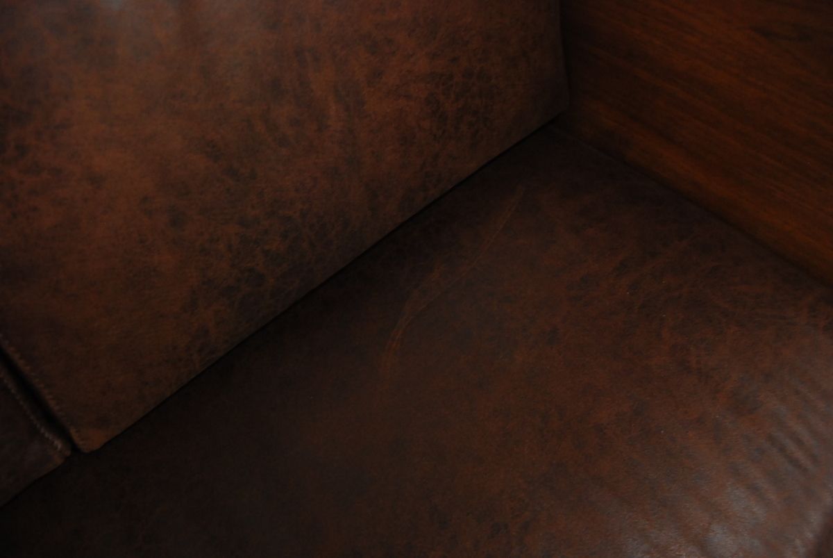 【海外限定】 アウトレット 現品限り 一部 ウォールナット突板 無垢 重圧感のある佇まい ニッポネア タイホウソファのフレーム 人気アイテムお得に購入！