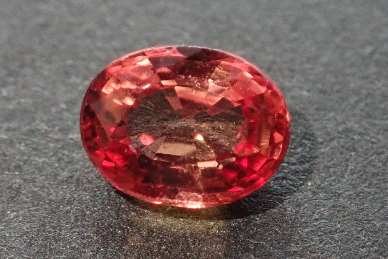 【特価】　ソーティング付　パパラチアサファイア　0.550ｃｔ