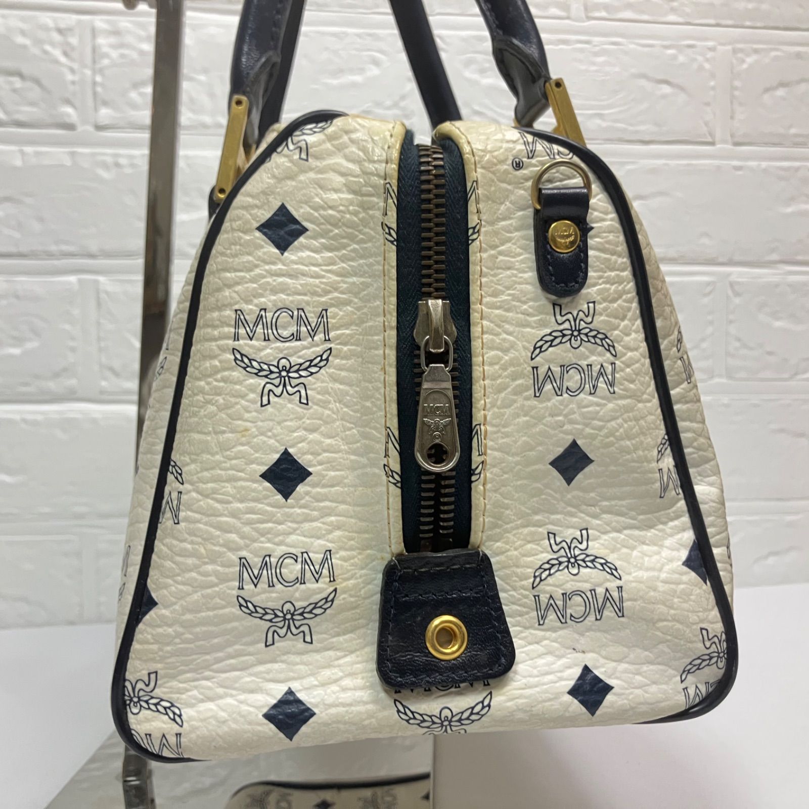 美品　MCM ヴィセトス柄　ホワイト　ミニボストンバッグ　手持ち　レザー本革 MCM ヴィセトス柄 ホワイト ミニボストンバッグ 手持ち レザー本革 MCM