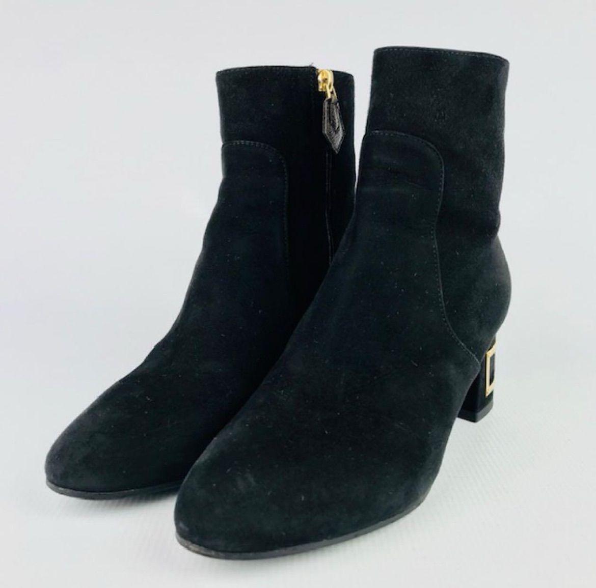 日本 LOUIS VUITTON ルイヴィトン 日本 ブリス ライン レディース スエードレザー ゴールドメタルLV モノグラムスライダープル サイドジップ ショートブーツ 36 イタリア製 レディースブーツ ブーツ 秋冬物 カジュアル ブラック KIN-KAAI_COM