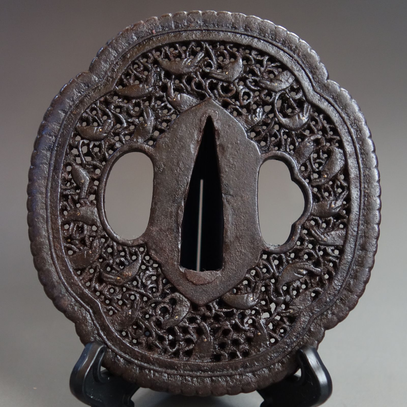 鍔 鉄地 鯆唐草透 南蛮鍔 日本刀 刀装具 鐔 骨董 古美術 Ac25082501