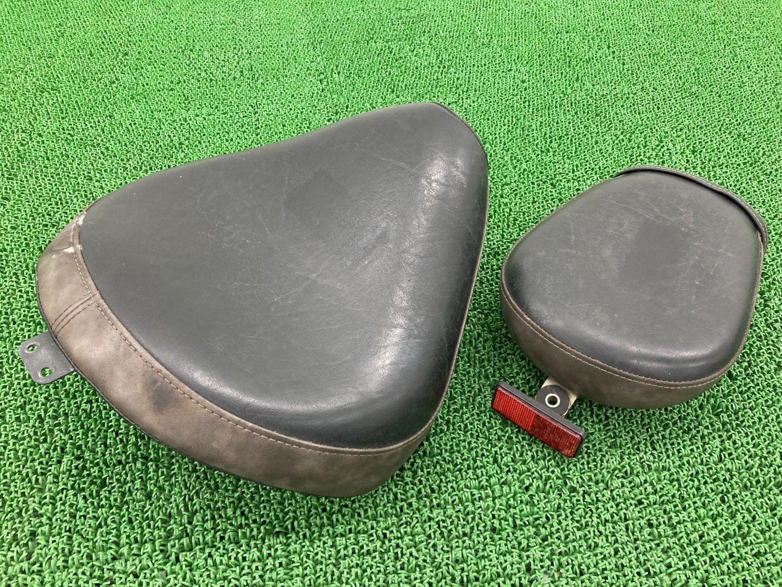 ドラッグスター250 シート 前後 5JX ヤマハ 純正 バイク 部品 VG05J シートバンド 張替え用に 破れ無し 品薄 車検 Genuine 【中古】 9 ドラッグスター250 シート 前後 5JX ヤマハ 純正 バイク 部品 VG05J