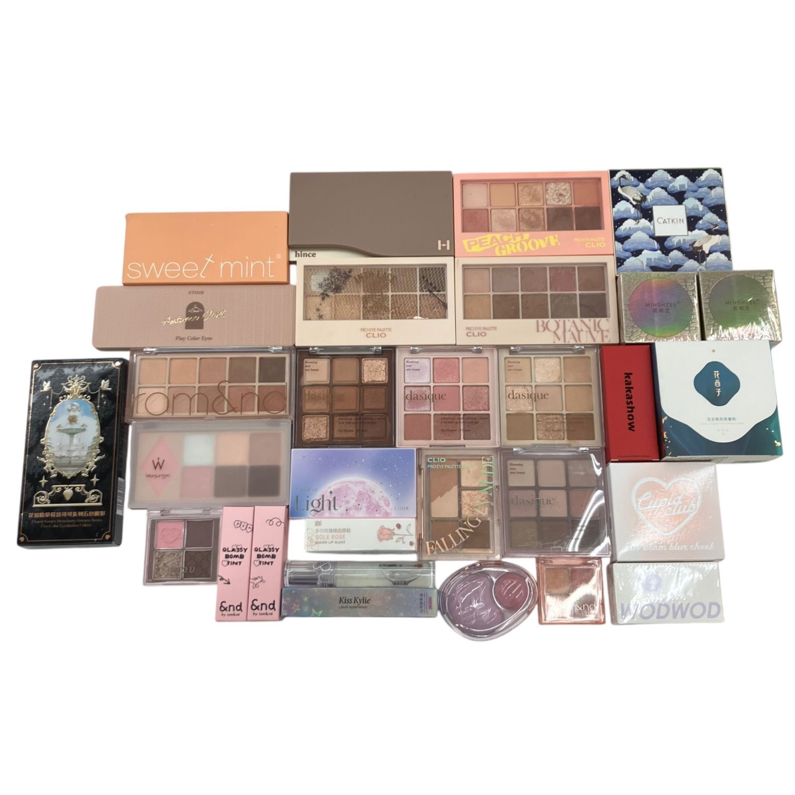 セーラームーン・ちびムーン　コスメコンパクト（セット販売のみ。バラ売り不可） セーラームーン・ちびムーン コスメコンパクト（セット販売のみ