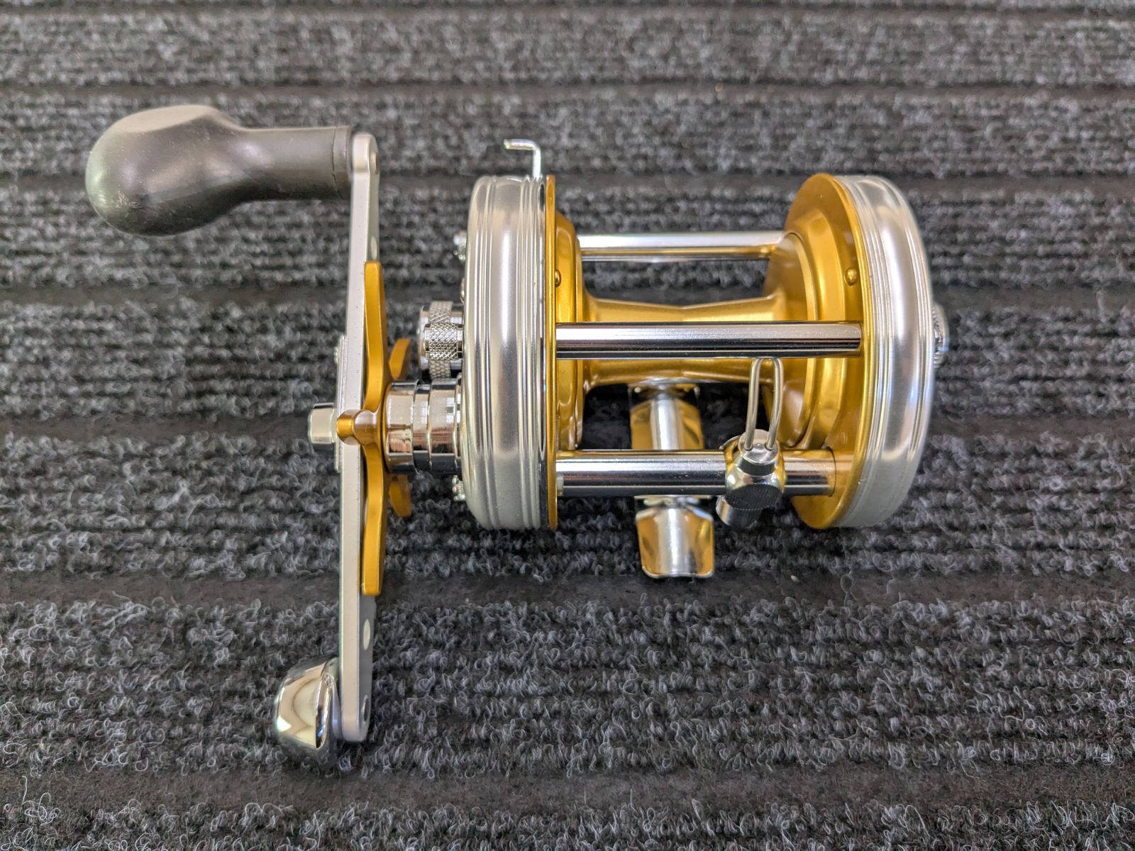 Ambassadeur 6500C アブガルシア ステンレスシルバー アブ ガルシア AMBASSADEUR 6500CL (リール) 価格比較 - 価格.com